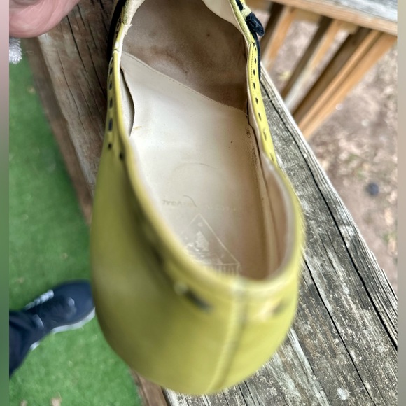 Fantastic lime green Fluevogs! Heart heels, mules, loafer style w/ black bow - Picture 6 of 11